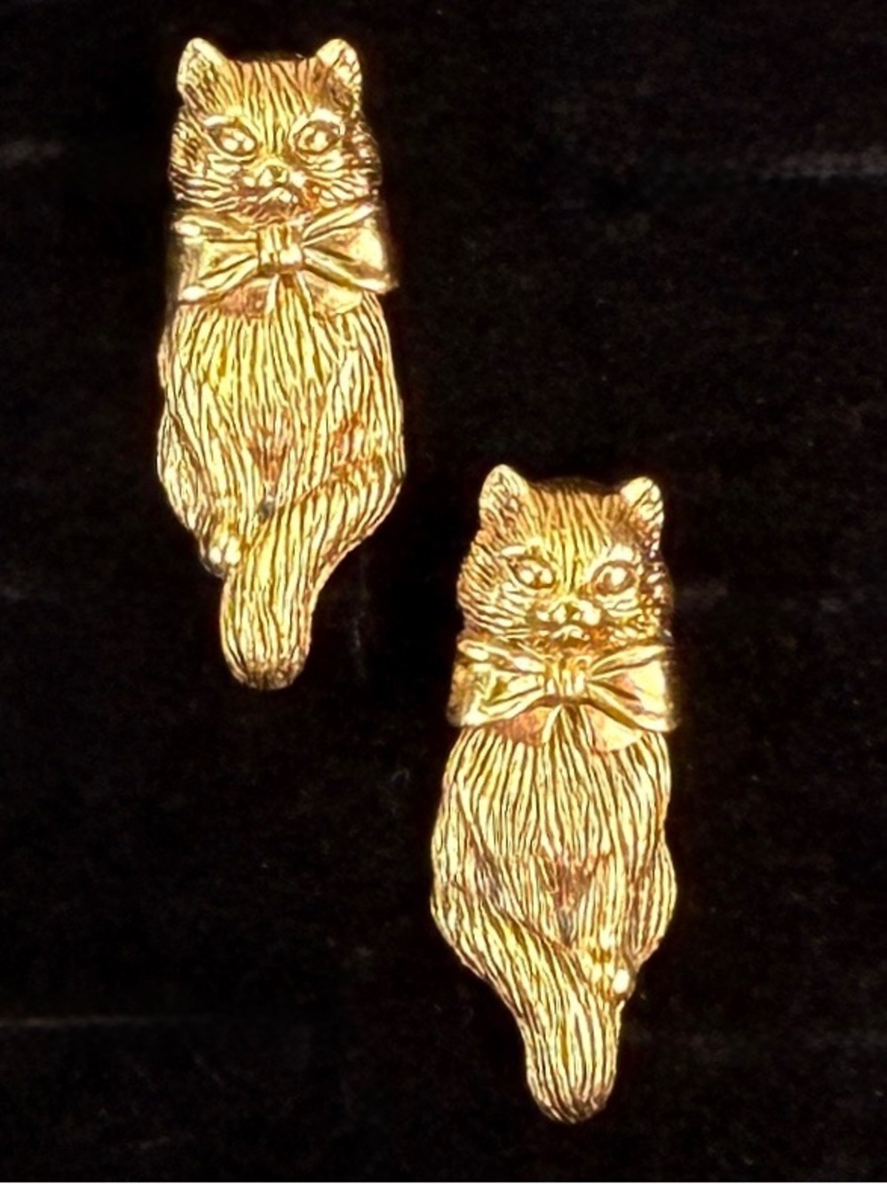 Vintage Avon Gold Tone Cat Ear Jacket Pierced Earrings Bow Feline Novelty